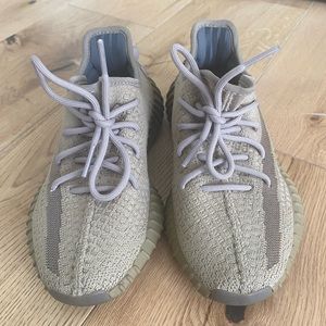 Adidas Yeezy Boost 350 V2 in color Earth